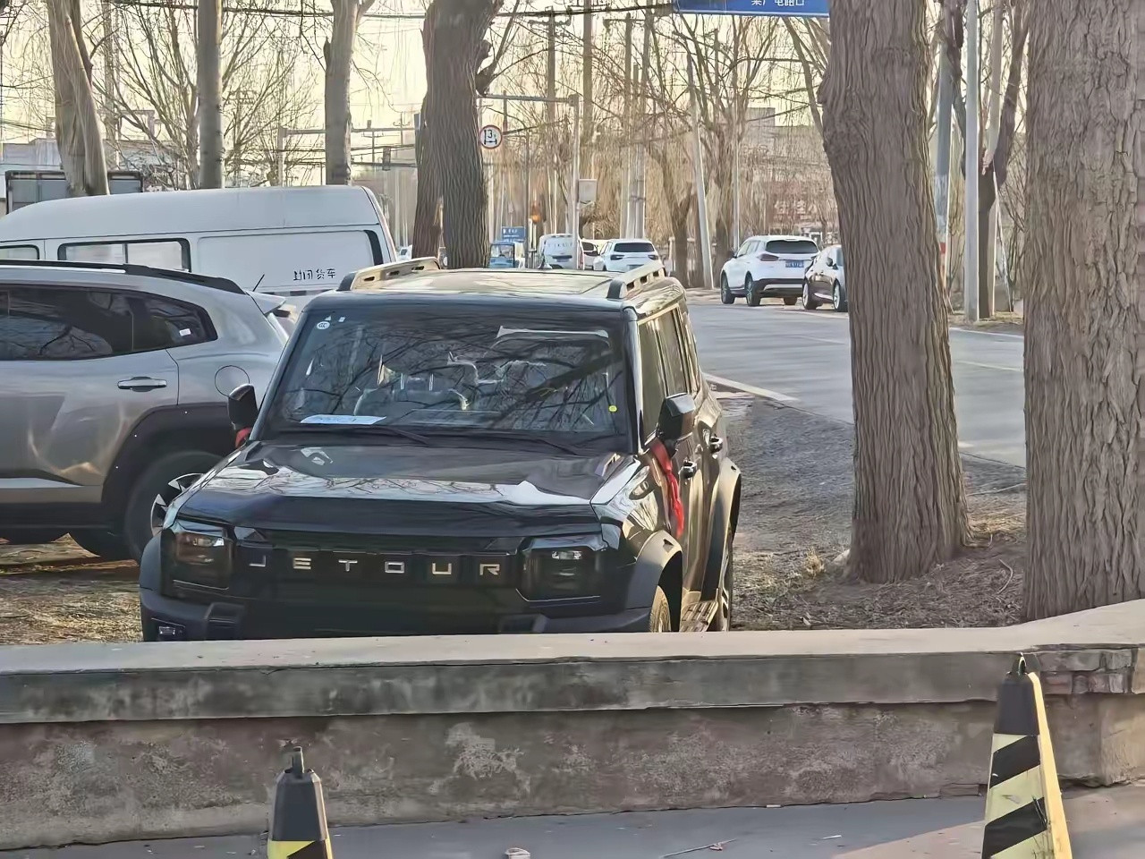 同事买A6我没眼红，买坦克三百、四百我没动心，可今天看见公司院里新上牌的这台，我