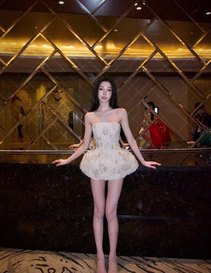 易梦玲身材好绝，怪不得要进娱乐圈