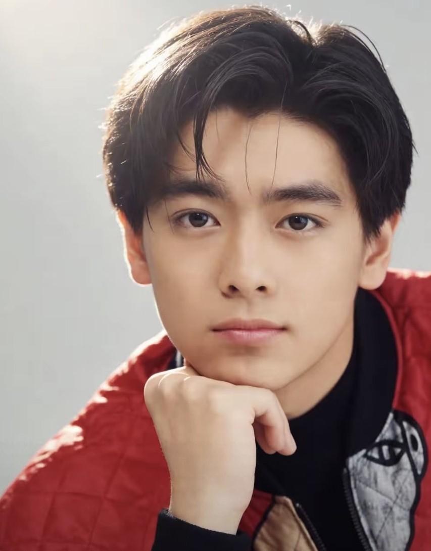 能够还记得他的现在最少也有50岁了，当年被称为亚洲小旋风，比香港四大天王和台湾的