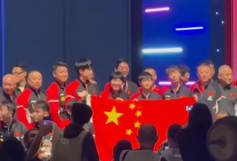 以为是莎莎和头哥站一起最后大合照是蒯曼和莎莎站一起没想到啊！有点意外！这个