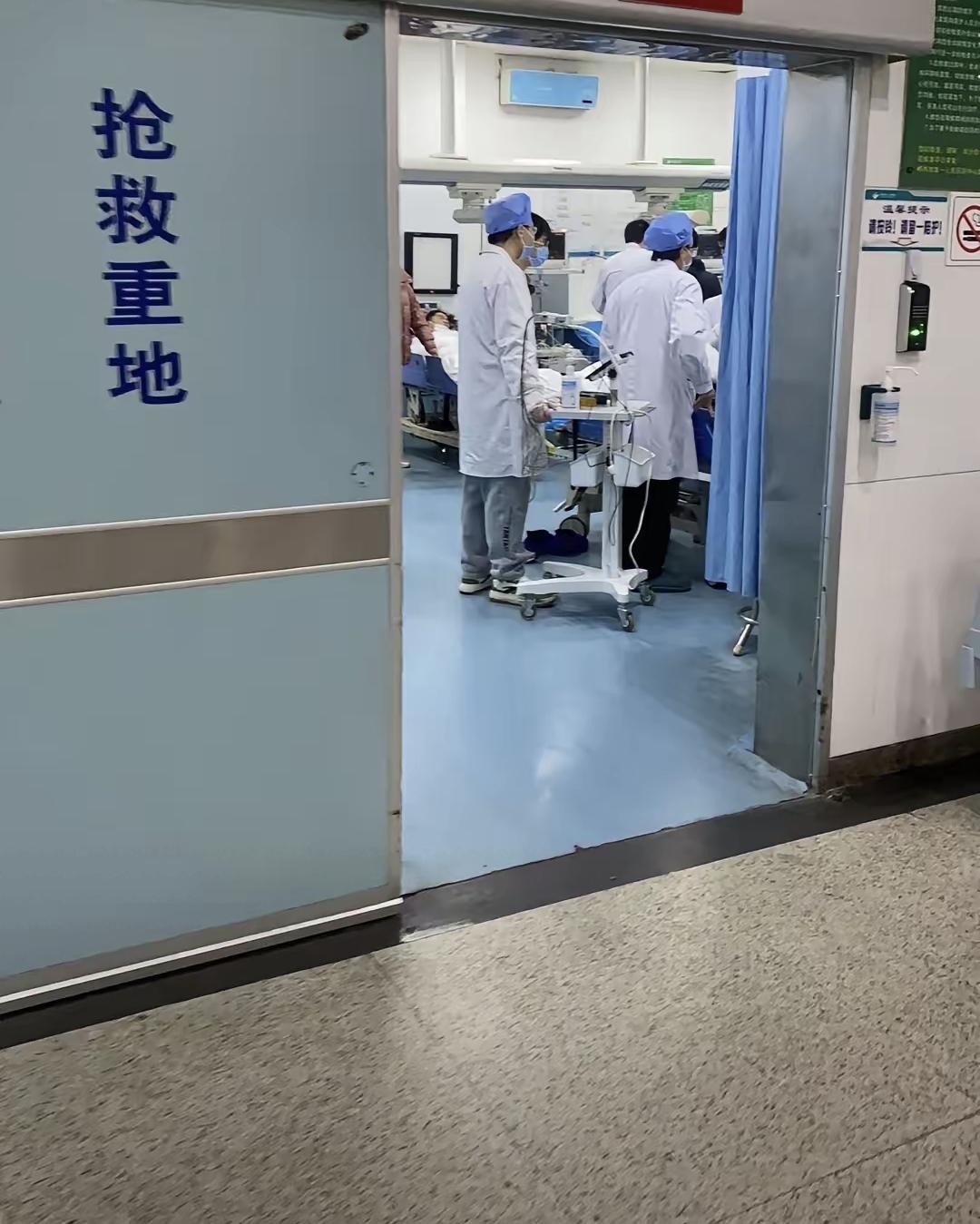 我有个发小刚满51岁，上个月刚退的休。前天见面时她说话都挺好，说有点浑身没力气，