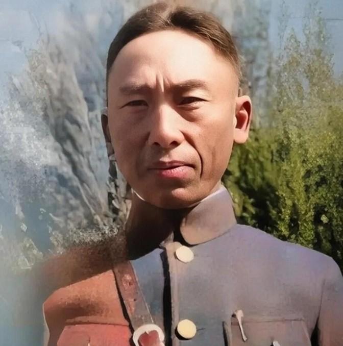 1948年11月3日深夜，国军师长戴炳南叫醒阎锡山后，说：“黄军长要向共军投降，