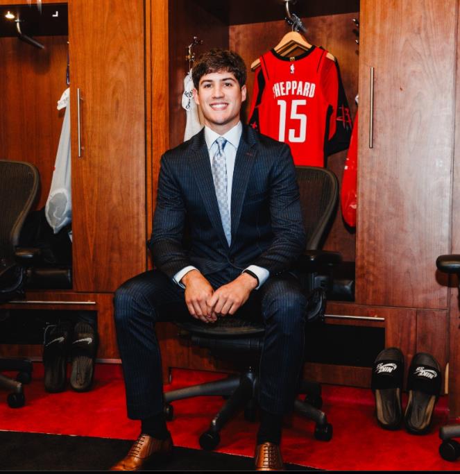 目前火箭队在核心KD、阿门和申京的带领下，战绩一路飙升。火箭队有杜兰特和申京两位