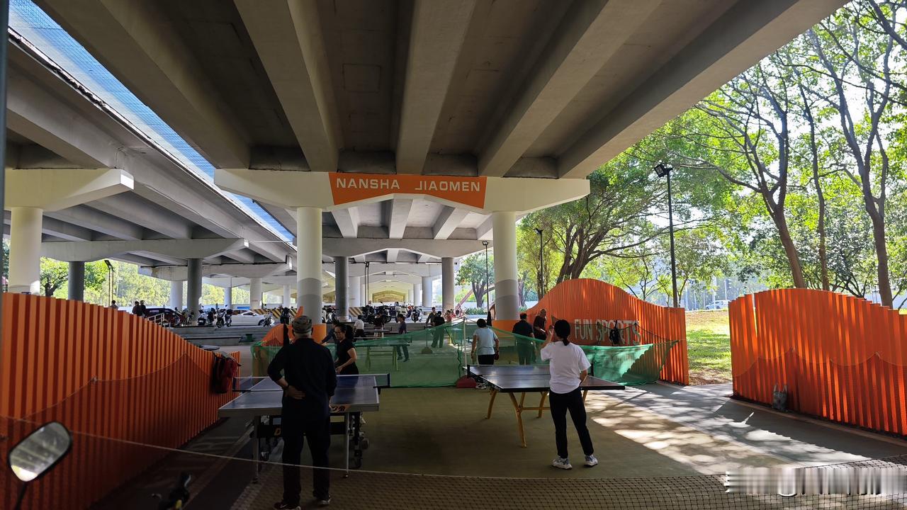 南沙最近建的小公园都爆火了，小红果儿童乐园火了，没想到这个兵乓球公园竟然也火了。
