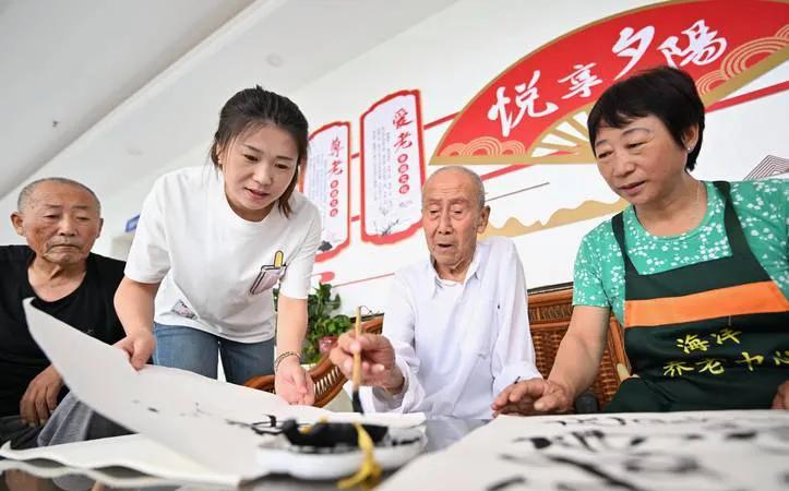 公务员工资以及企业员工工资存在的问题！当年交公粮的农民工养老金问题澄清事实：首