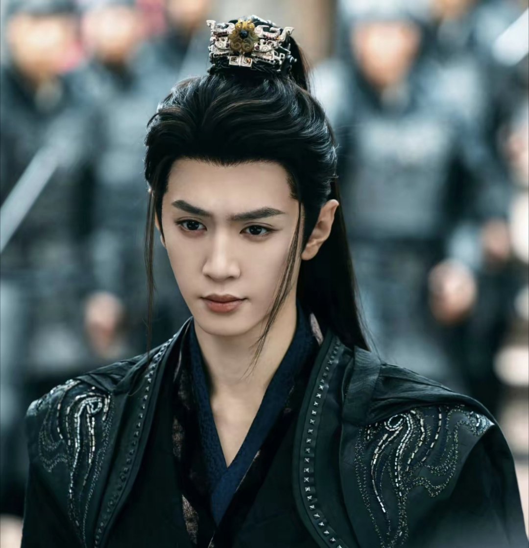 继何润东后，陈哲远也来张凌赫这里分一杯羹了。3月24号晚上，“张凌赫陈哲远将军造