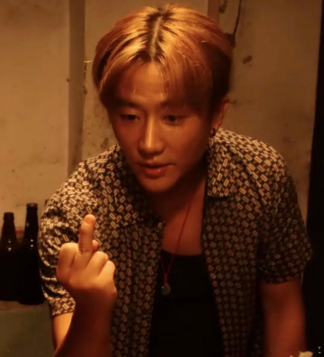 好搞笑啊啊哆啦A梦挣扎着长出五指了。。​​​