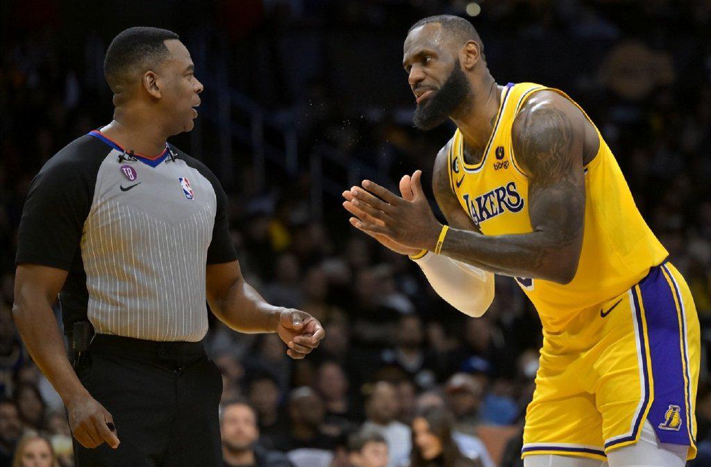 霍里为老詹开炮裁判！传奇名宿霍里都看不下去了！直接开炮裁判：“他们根本没给勒布