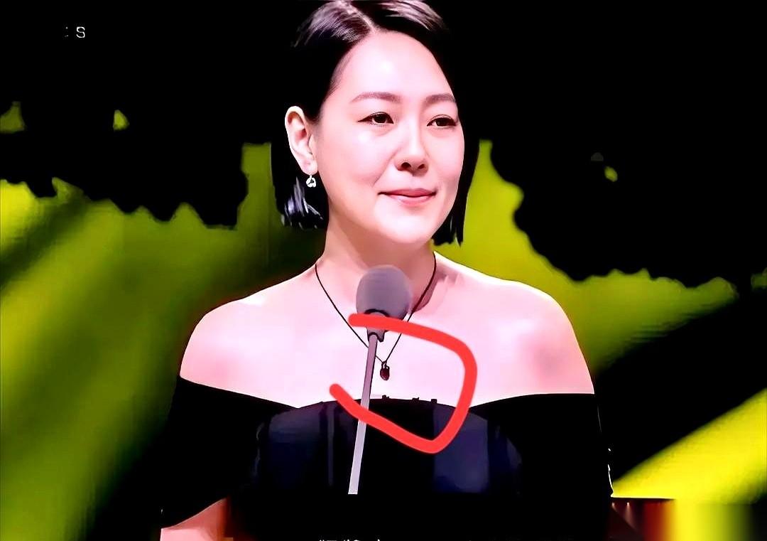 我今天真的三观都震碎了。把亲姐姐的骨灰做成项链，送人。我打这几个字的时候，手