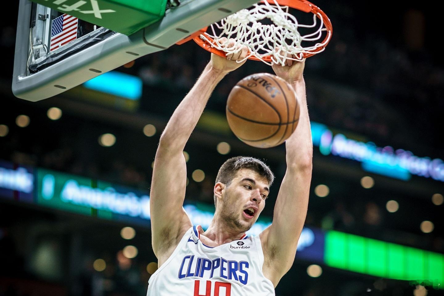 祖巴茨用长文和20张图片深情告别快船告别这个他呆了7年的球队：“这是我人生中最艰