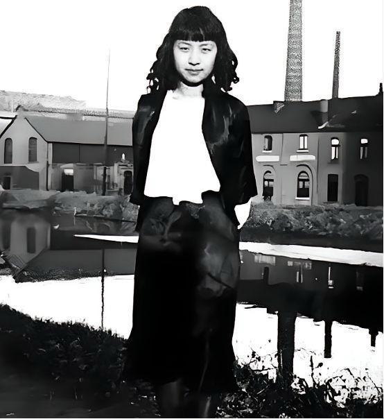 1943年，比利时青年英雄罗杰即将被执行死刑，国王亲自求情，都被德军无情拒绝，就