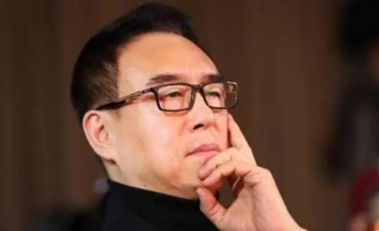 47岁的春晚导演郎昆趁32岁妻子马艳丽出国，出轨24岁舞蹈家刘岩，妻子得知后果断