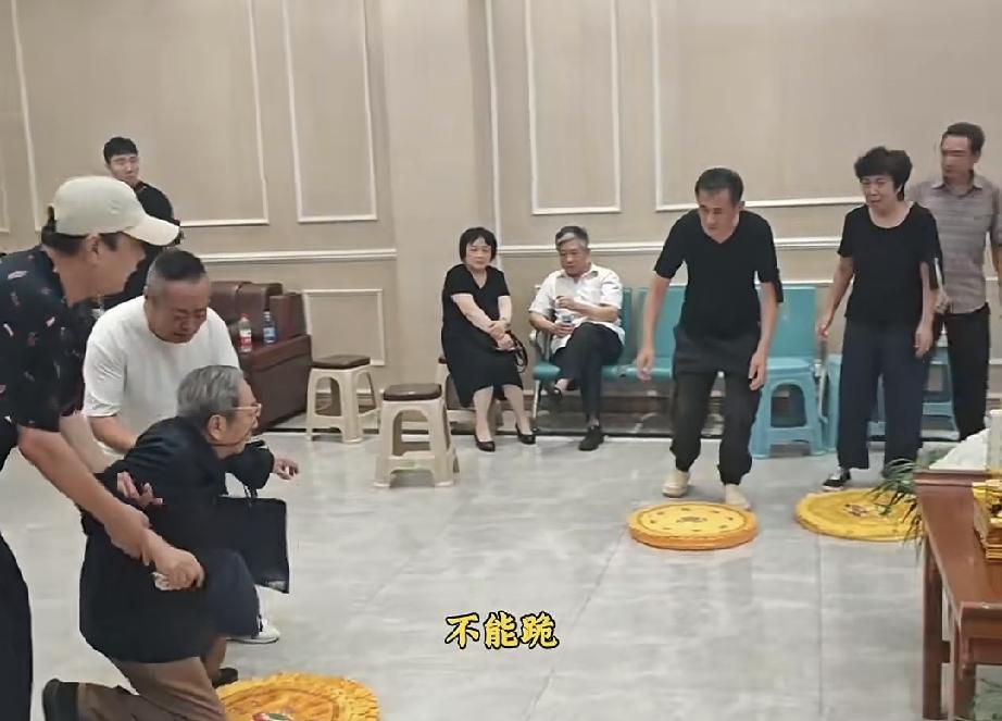 老相声演员田立禾去世，让人惋惜！89岁高龄的相声大师李伯祥前往祭奠，让人动容。可