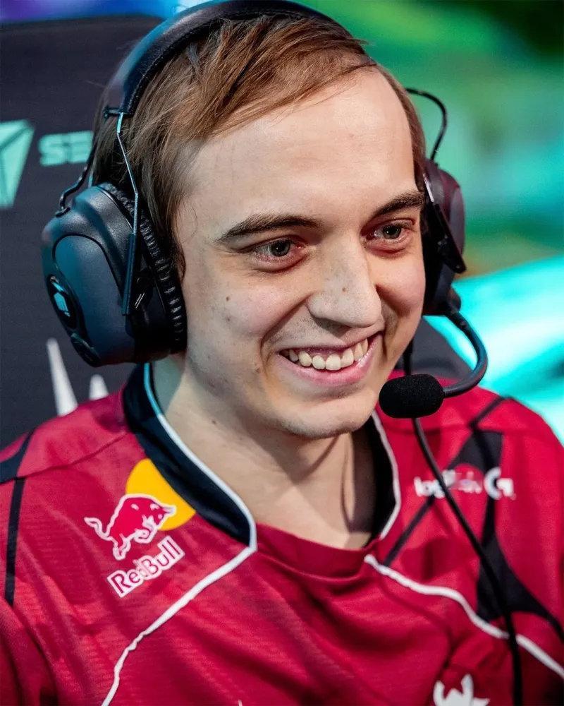 整活还得看兔宝！G2官推公布Caps退役时间，直言：“Caps说他将在未来500