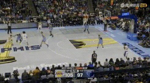 上课!东契奇连打新秀考沃德现神之蔑视。图1:压哨3分后好嘚瑟,别说里夫斯场边的