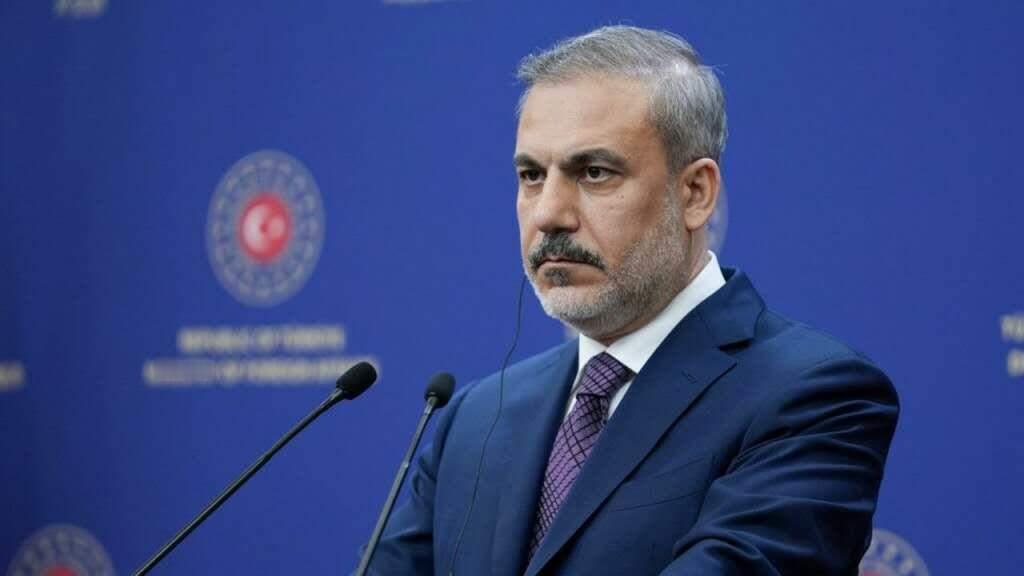 针对马克龙鼓动希腊对抗土耳其的言论，土耳其外长费旦昨天（4月27日）表示：“一个