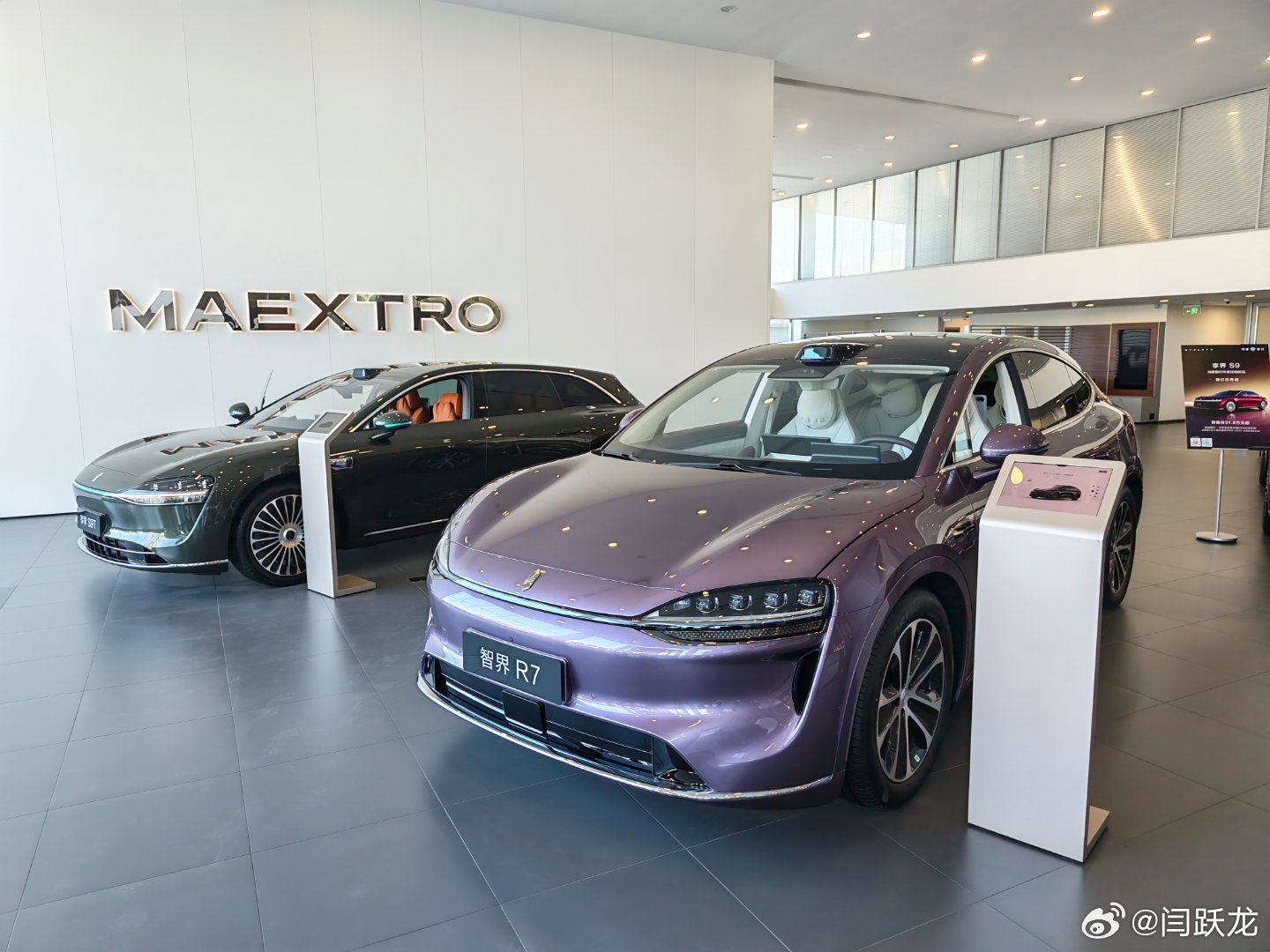 鸿蒙智行，很养眼