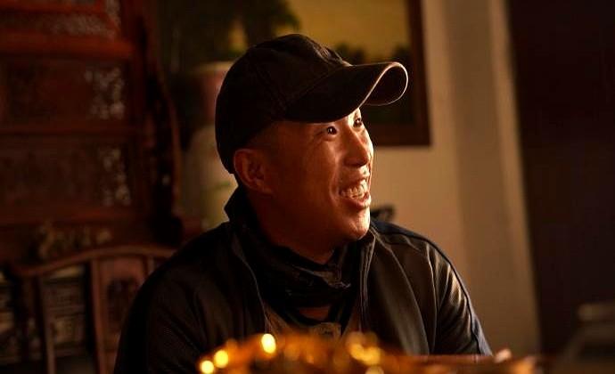 德国法兰克福，烧饼在酒店跑步机上，直播间涌进6000人。他有点懵，赶紧解释：