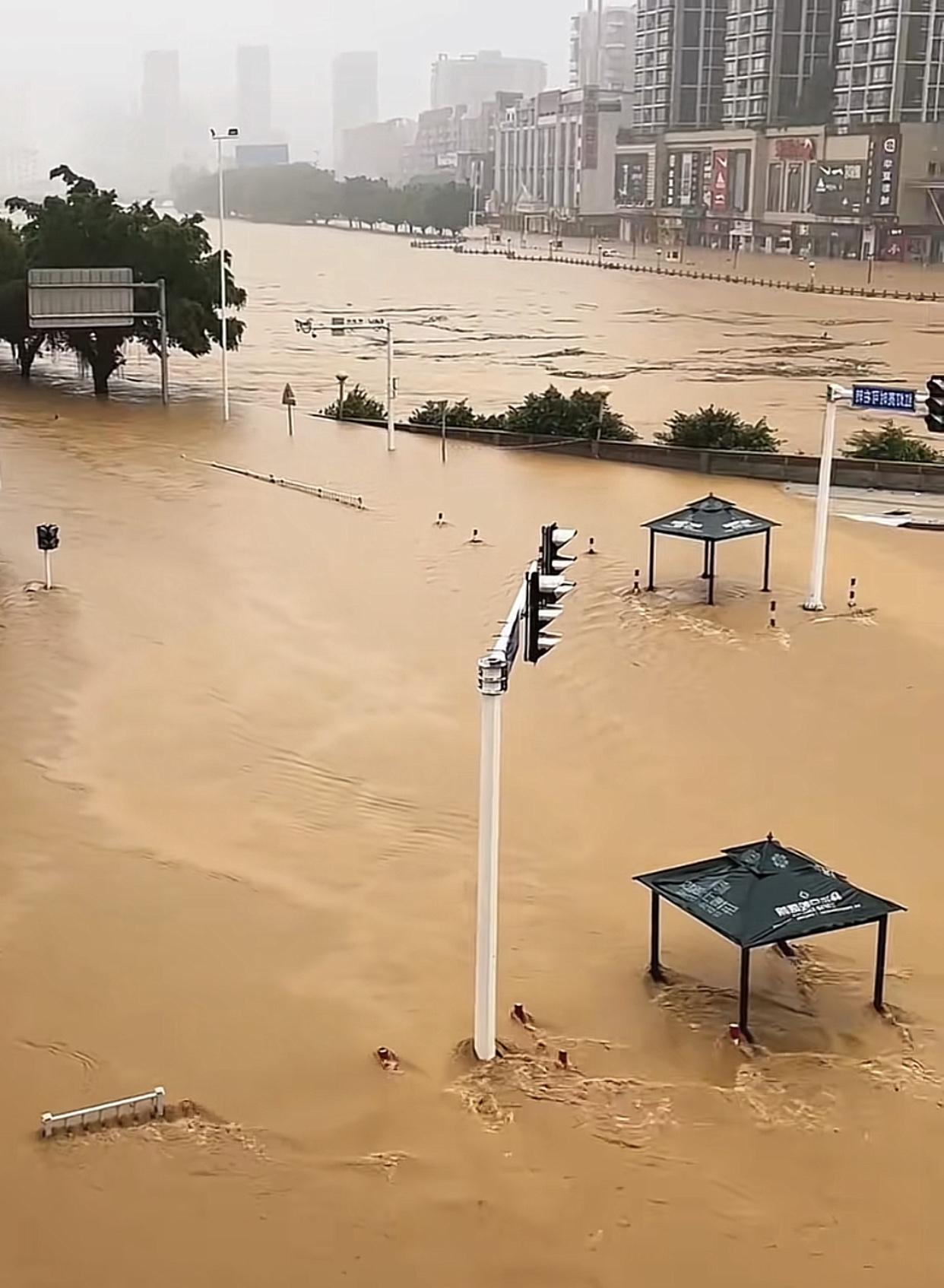 这才下了三天的大雨，广东怀集这样的山区小城都淹成了这样，为什么怀集也会内涝？
