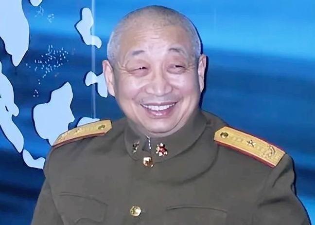 1990年，在中越战俘遣返仪式上，“叛变”军官汪斌拖着仅37公斤重的身体，颤颤巍