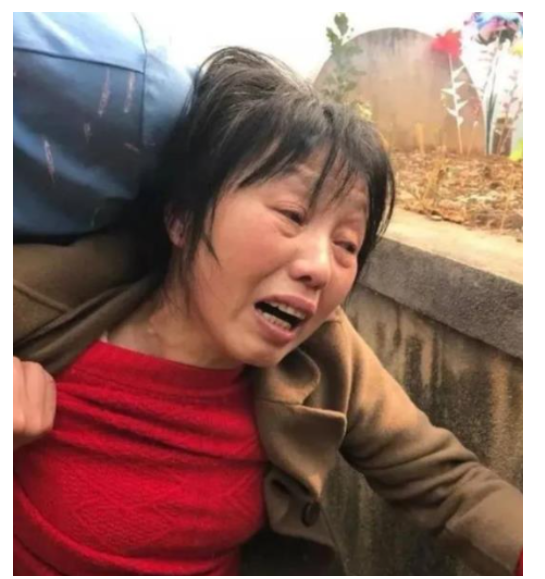 1984年，新婚20天的战士在越南战场壮烈牺牲，妻子为了誓言拒绝改嫁，不离不弃照