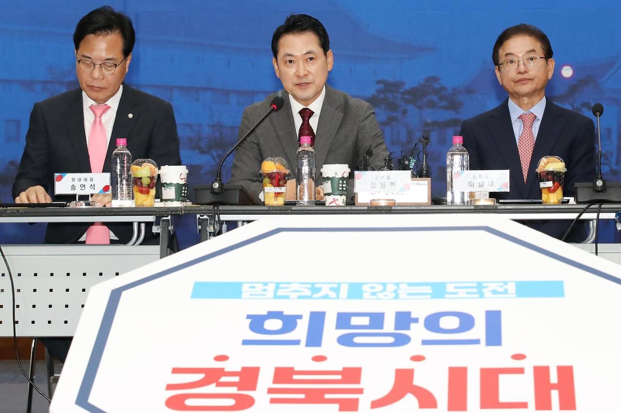 韩国媒体消息，国民力量党代表张东赫强烈批判共同民主党对“审判中止法”的立场反