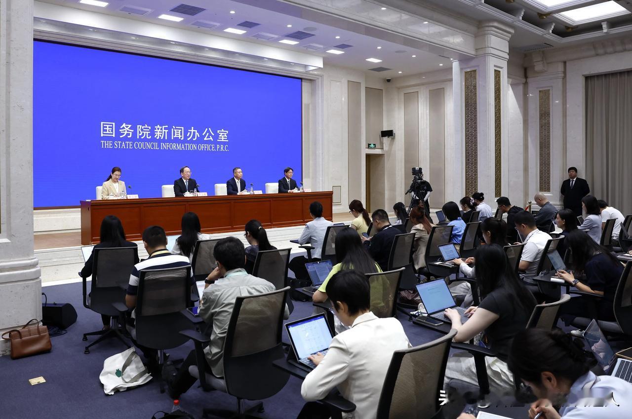 一万四千字的白皮书，字字如刀！中国直接把“国家安全”的防御工事，修到了对手的眼皮