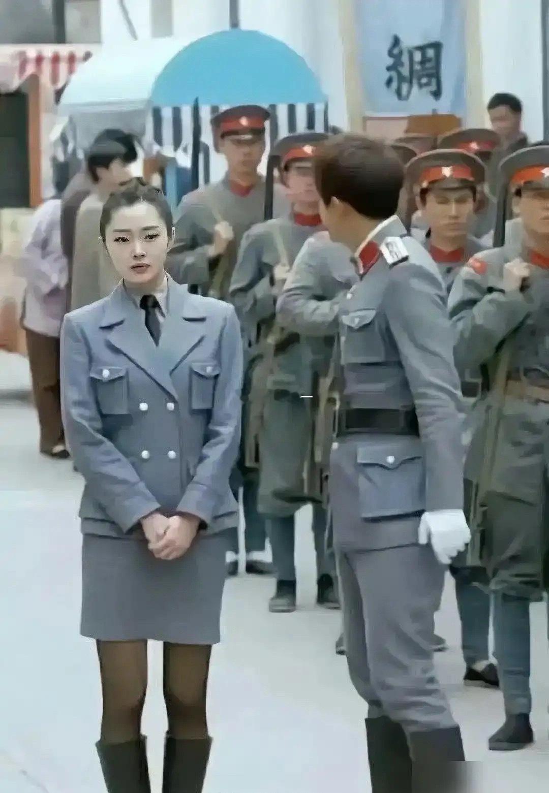 你能理解吗…穿着丝袜打仗？