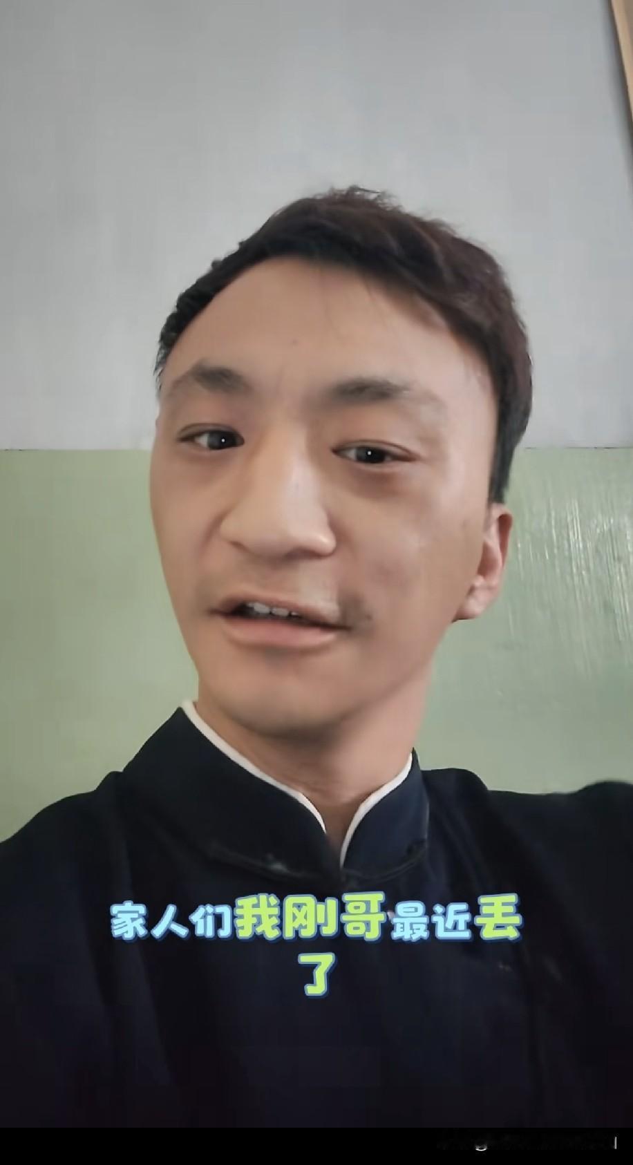 一心替师父出头，杨议弟子本哥直播间频频喊话师哥郭德纲公开道歉！靠冲突博流量到底算