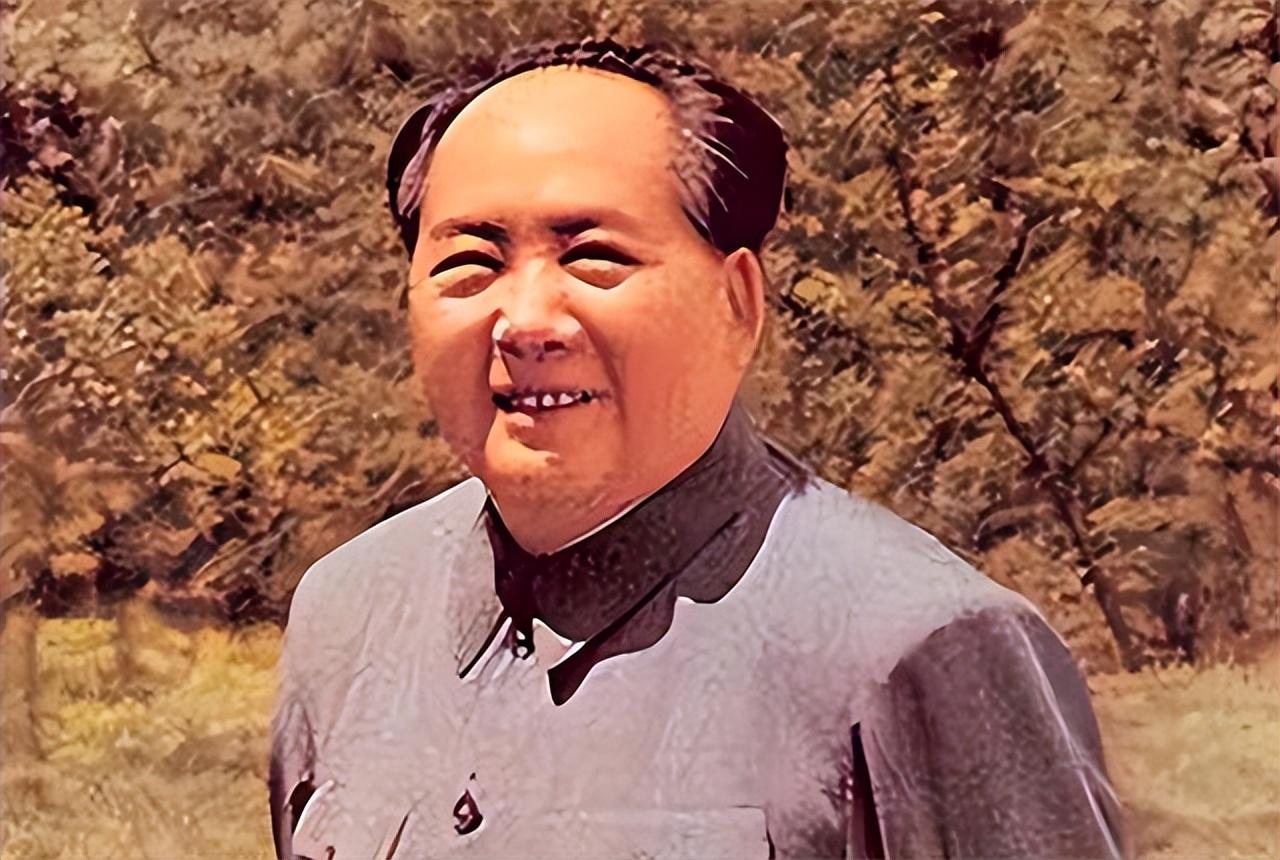 1953年，毛泽东视察路过安庆，忽然想到这是陈独秀的家乡，便向当地领导问