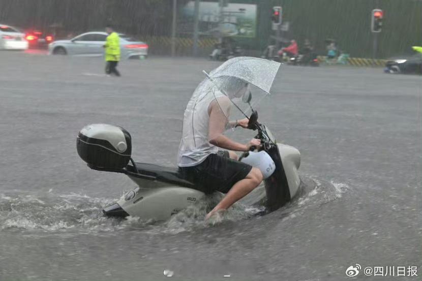 成都暴雨不是？怎么就淹了？这合理吗？之前也没听说暴雨暴成这样子的呀[晕]我以为只