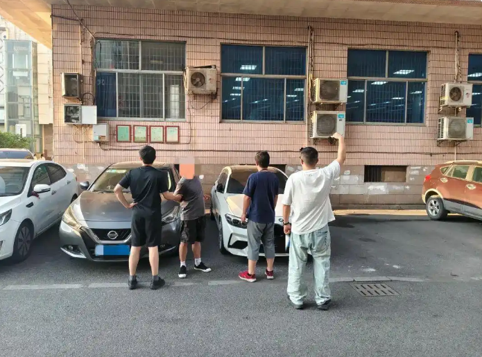 白嫖成功了？”浙江绍兴，一中年男子没钱买彩票，就利用“拉车门”的方式偷了9000