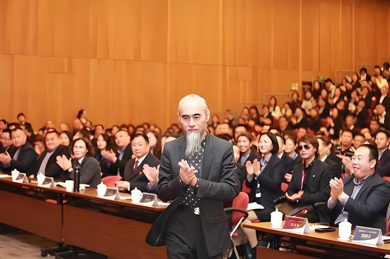 史无前例，建国以来最大装神弄鬼！骗走千亿，50万人血本无归！2026年1月，