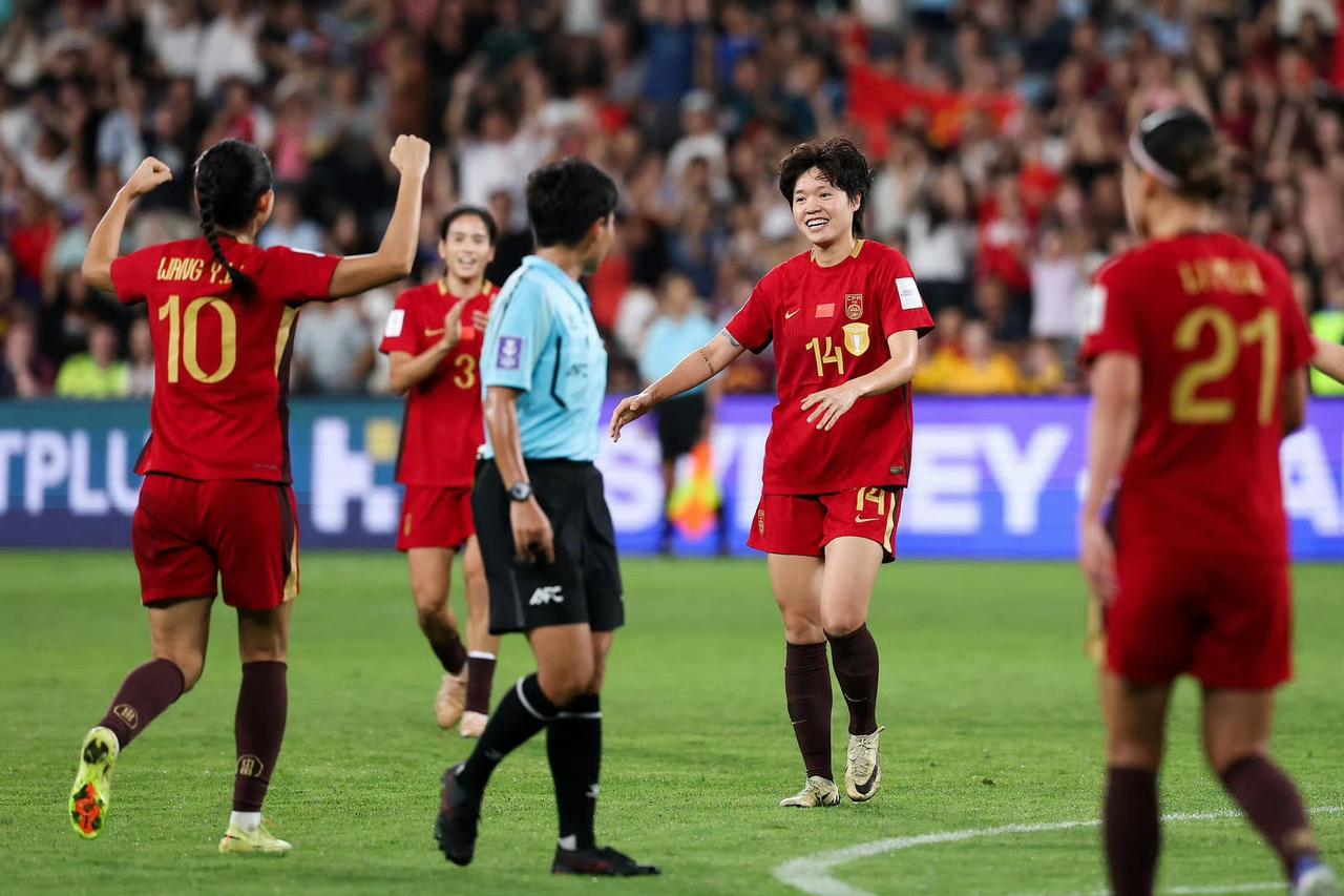 第二轮战罢，中国女足与朝鲜女足同为两连胜，中国队净胜球5个，朝鲜队8个，两队在最