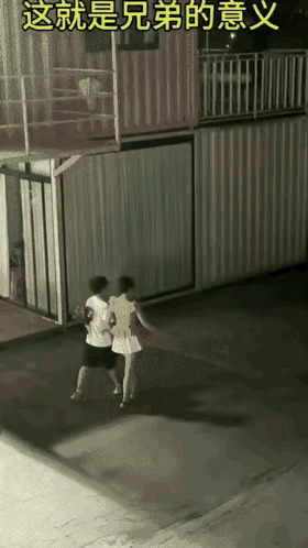 呐，这就是结婚时候坐主位置的人。