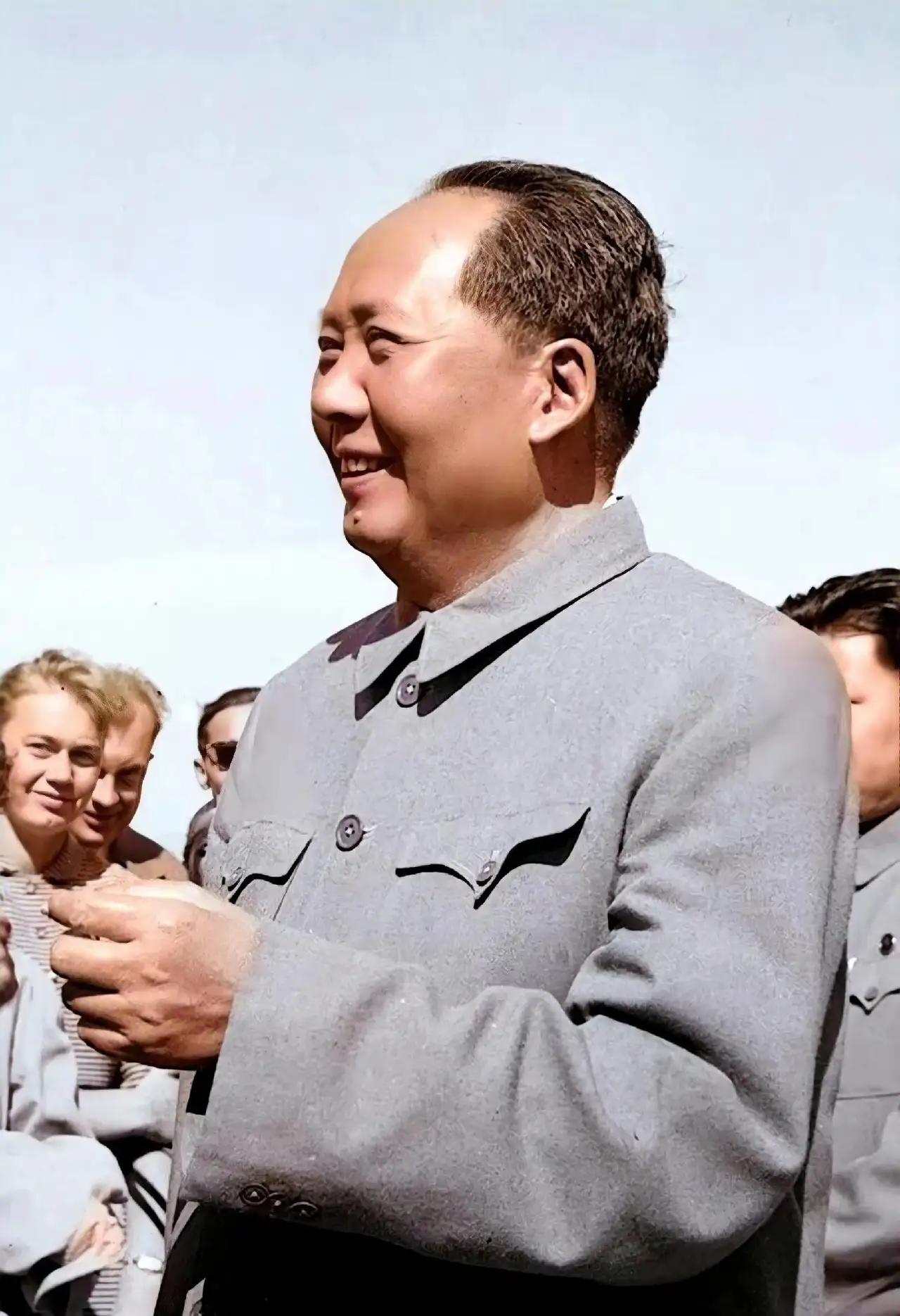 致敬开国伟人顶天立地的笑容！