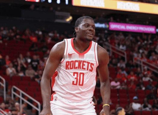 火箭3年2100万签了卡佩拉，尽管效果不好也得含泪继续用；快船2年1800万签了