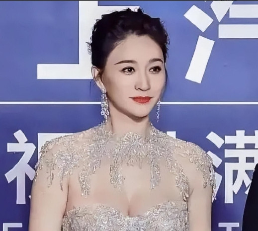 2010年，李小冉被前男友用一根带艾滋病体液的针管抵住了脖子，李小冉吓得失声痛哭