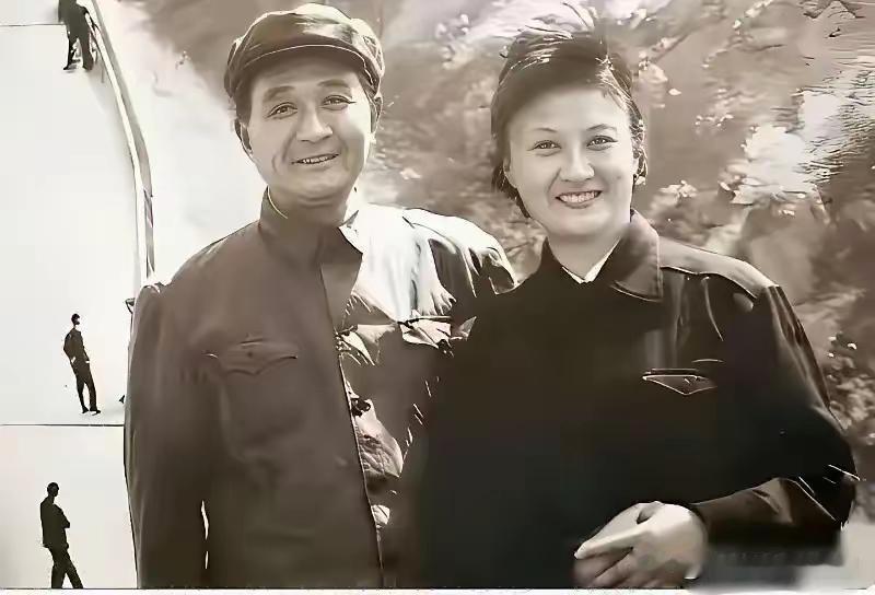 照片中这对夫妻都是谁？不怕暴露年龄的来说一下？