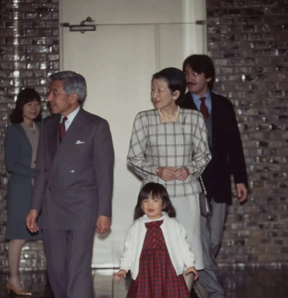 日本真子公主：裸婚后靠奶奶和自己过得挺好---