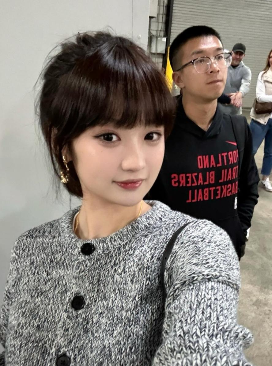 杨瀚森在NBA发挥不佳，很多人居然怪他女朋友，甚至要求她立即回国，从杨瀚森身上下