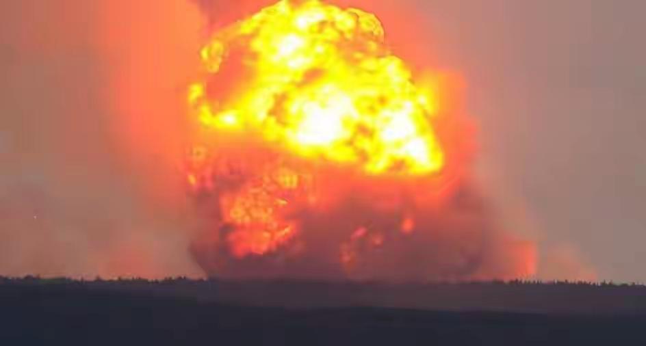 据媒体消息，2月12日凌晨，乌军使用火烈鸟重型巡航导弹对伏尔加格勒州科特卢班地