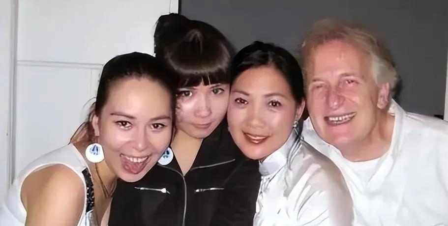 当年，沈丹萍的女儿要结婚，男方问沈丹萍上门提亲需要准备些什么，不料沈丹萍的一句回