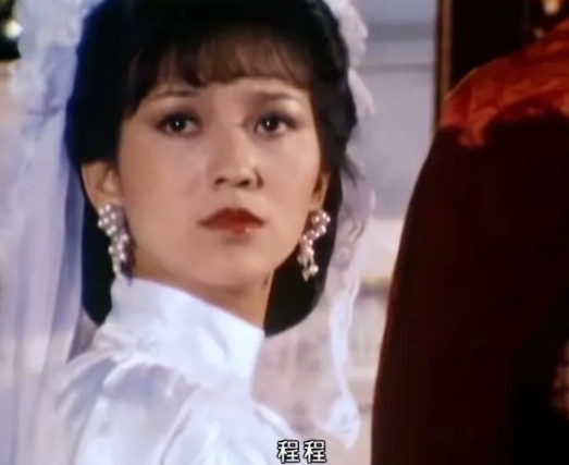 我问我妈，为啥赵雅芝一直消费白娘子？《上海滩》的冯程程不好吗？我妈问了我一句