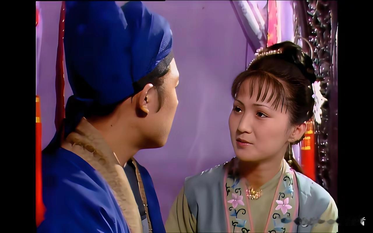 王熙凤把平儿留在身边就是为了自己不方便同房时候拴住贾琏，平儿是通房丫鬟，在家时候