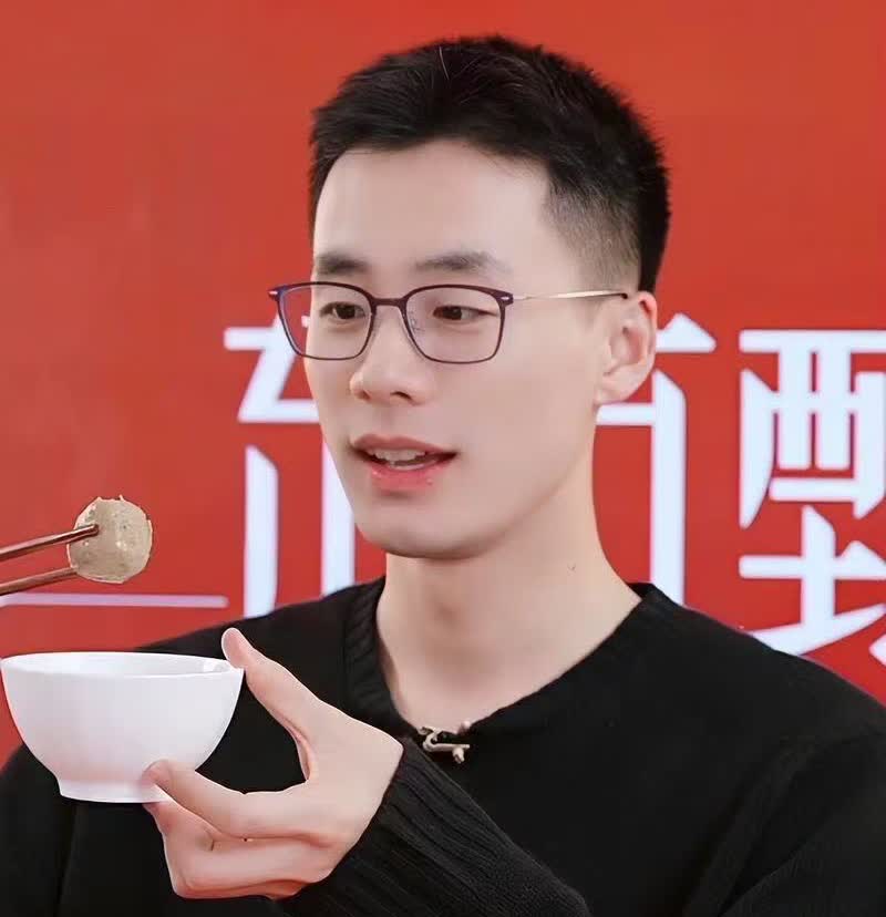 东方甄选的顿顿离职了早就感觉他不会一直干下去，他给人的感觉，不接地气，娘