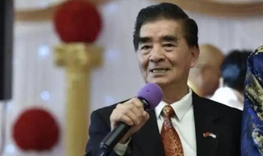 说出来谁敢信？美国安插在中国潜伏多年的间谍头子，居然是个天天笑眯眯，热心到街坊邻