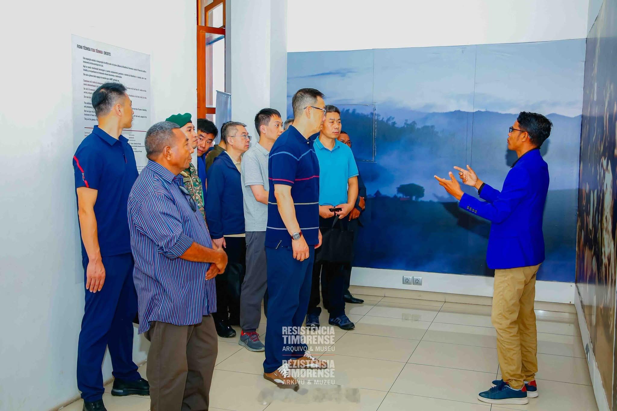 董军2026.08.19在东帝汶帝力参观东帝汶的博物馆。解锁新私服这一身相