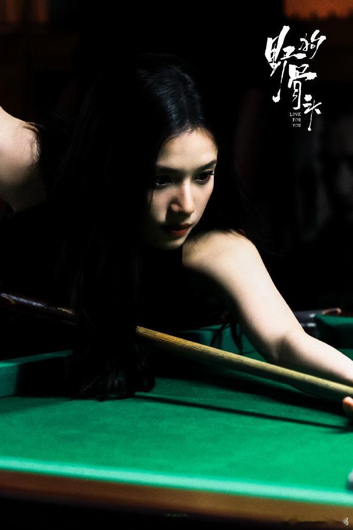 张婧仪跑步的神又发力了谁懂这份画面的冲击力！张婧仪跑动时姿态舒展又灵动，大动作