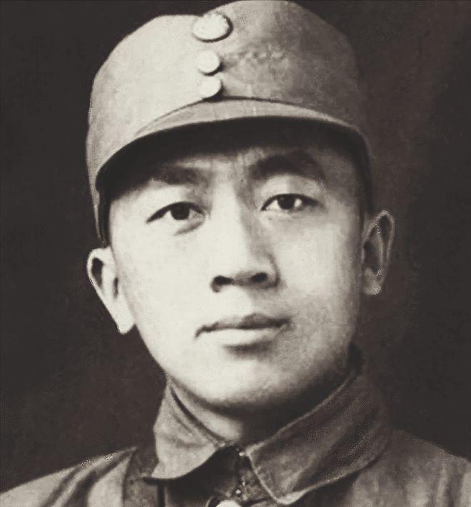 1944年，一打入敌人内部的地下党刚查完哨回到家里，伪副师长的妻子就慌里慌张的推